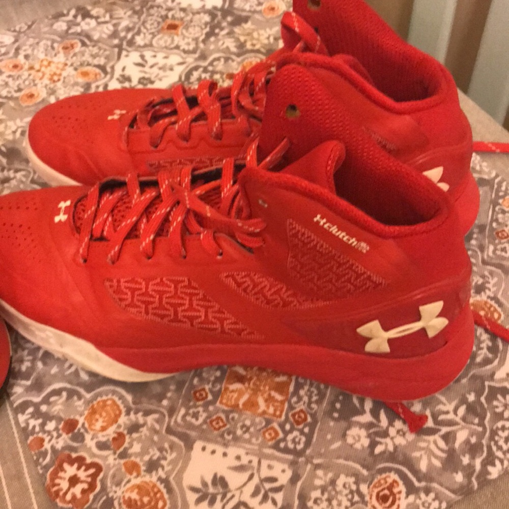 UA women’s basketball shoes in size 7.5